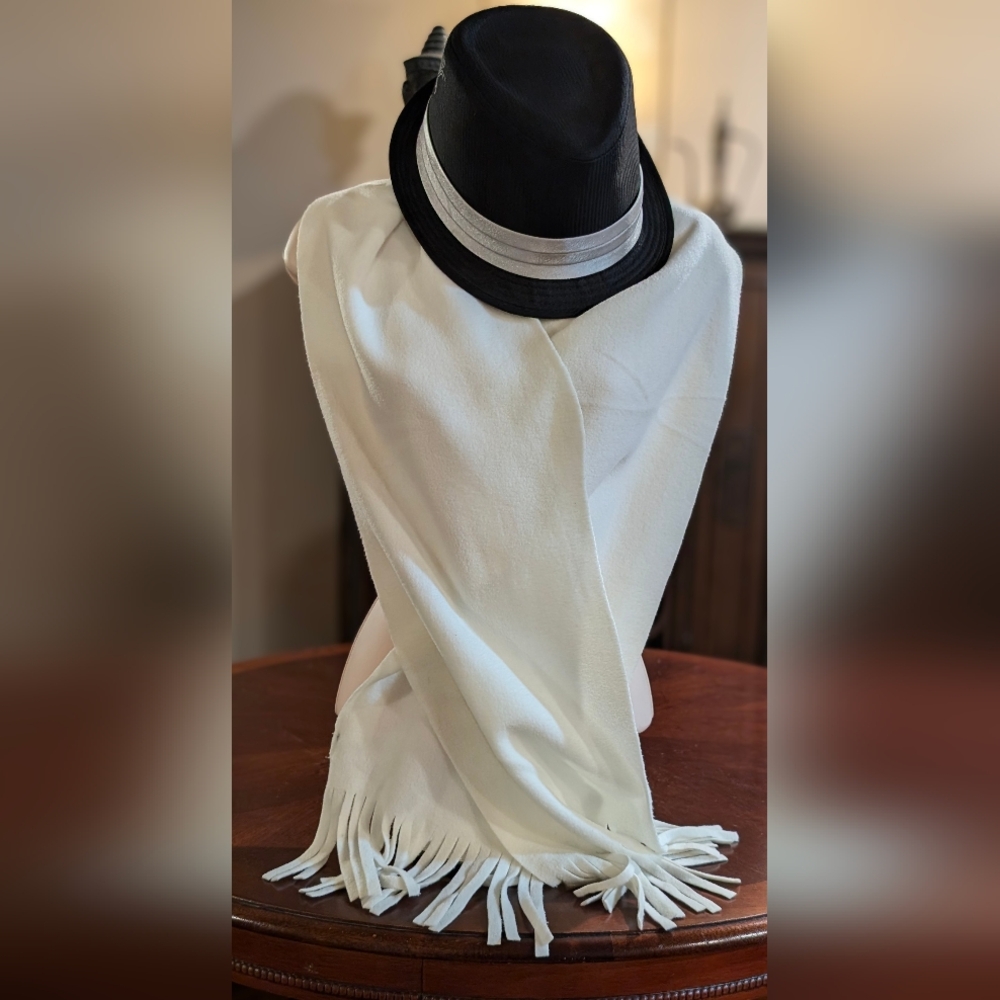 EUC Old Navy Womens White Scarf with Fringes